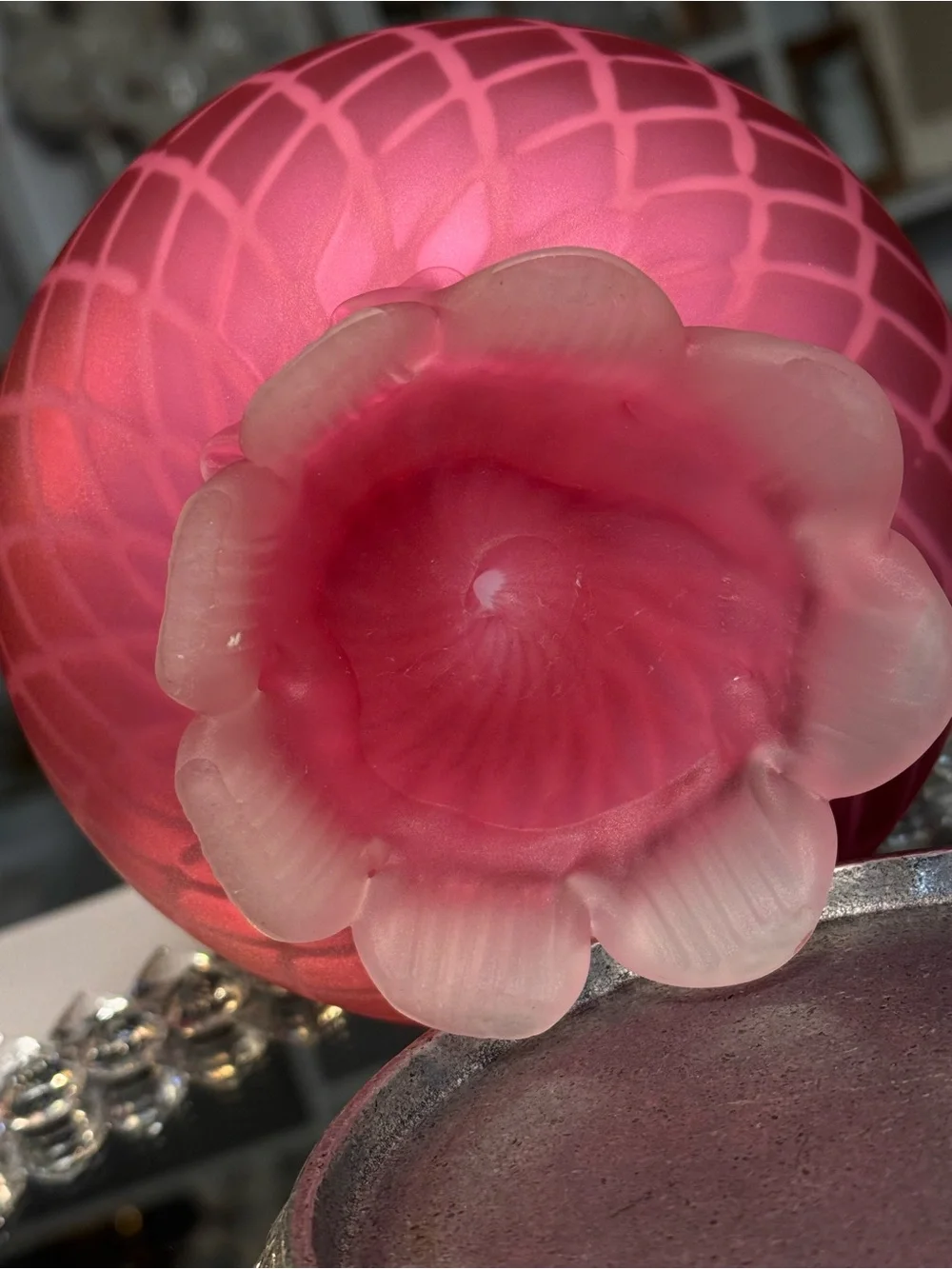 Vintage Fenton Glass Rose Satin Diamond Quilted Quail/GWTW Bowl